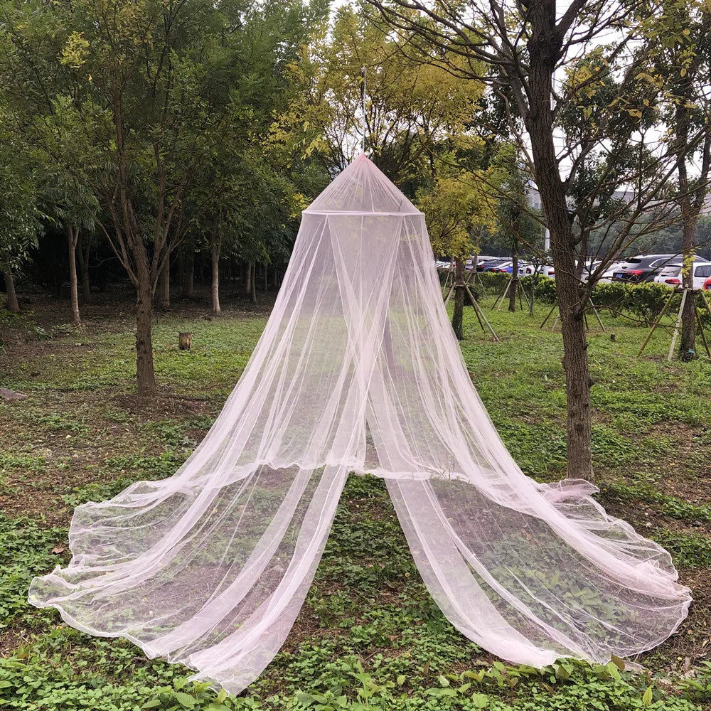 Mosquito Nets Are Specially Available In Europe and The United States for Hanging, with A Dome and A Princess Pink Color