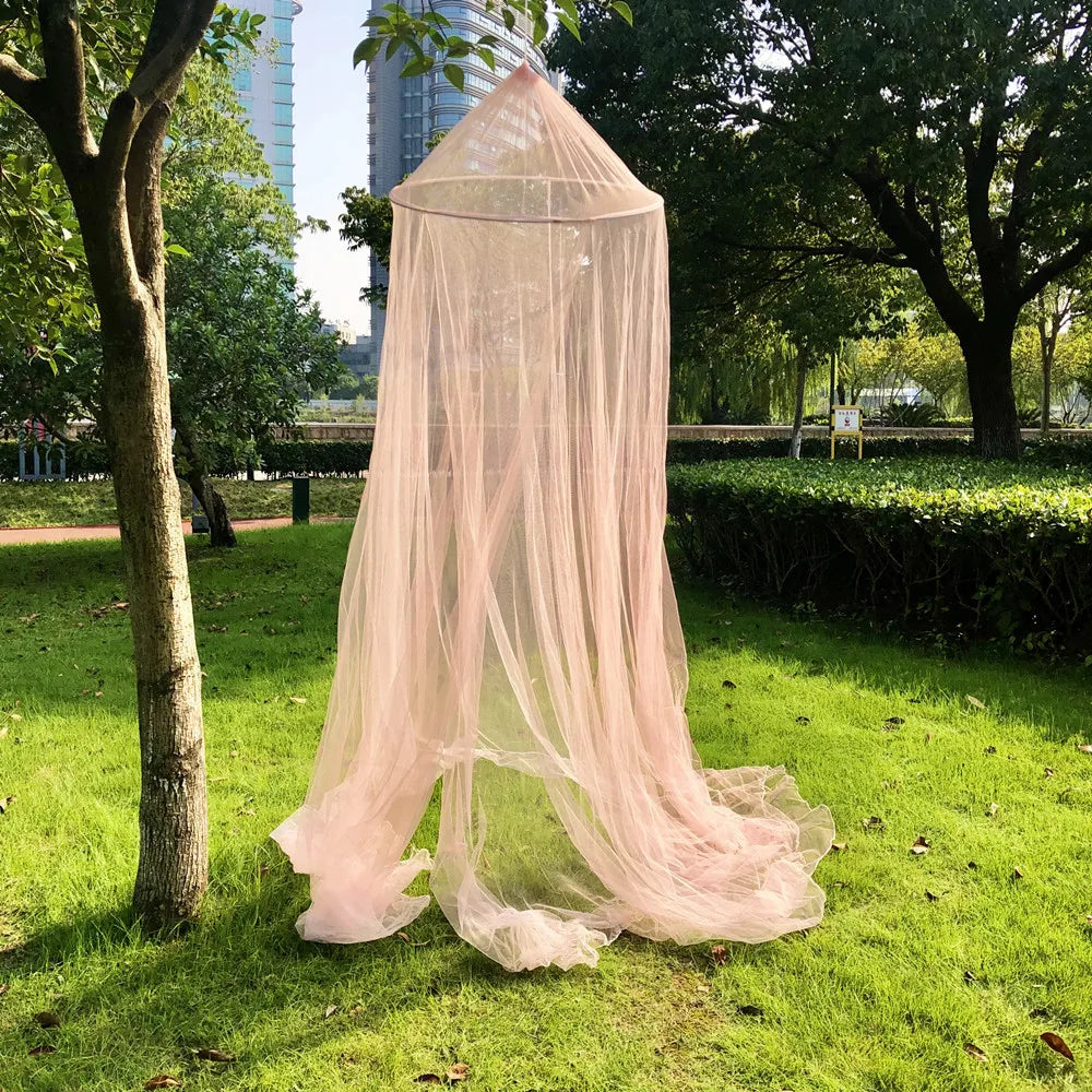 Mosquito Nets Are Specially Available In Europe and The United States for Hanging, with A Dome and A Princess Pink Color