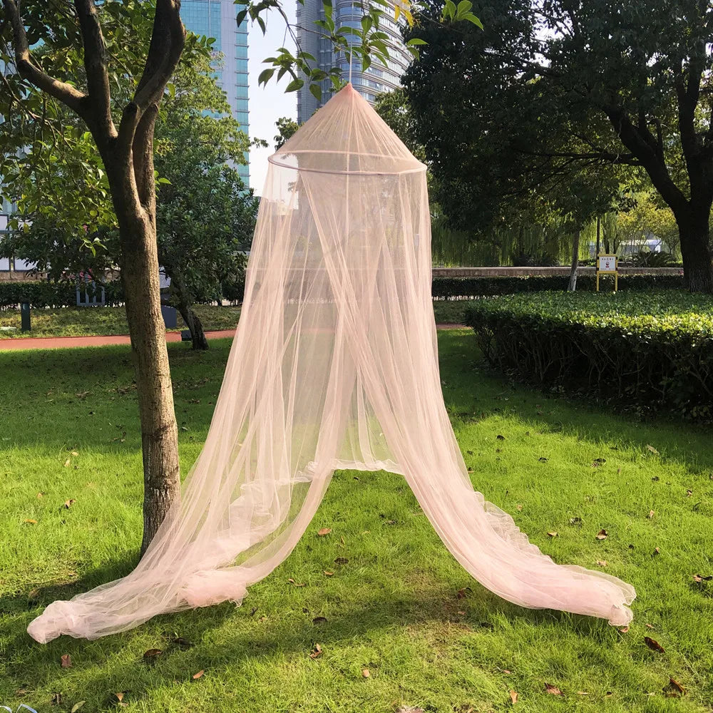 Mosquito Nets Are Specially Available In Europe and The United States for Hanging, with A Dome and A Princess Pink Color